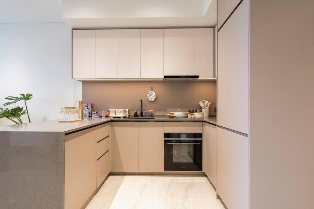 Opera 1br The Metropole D2 River View *